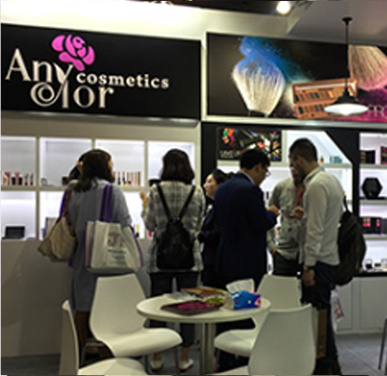 The new 22-color eyeshadow palette  is on sale.