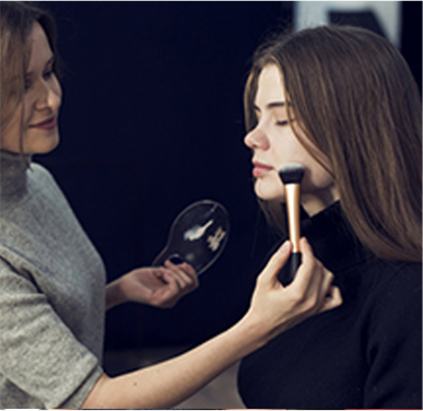 The new 22-color eyeshadow palette  is on sale.